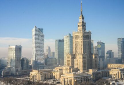 Warszawa wczoraj i dzisiaj – jak biznes zmienił miasto