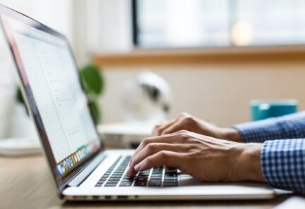 Jak znaleźć pracownika przez Internet? Trzy skuteczne sposoby