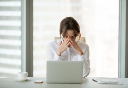 Zarabianie nam nie wystarcza. Połowa Polaków doświadczyła wypalenia zawodowego