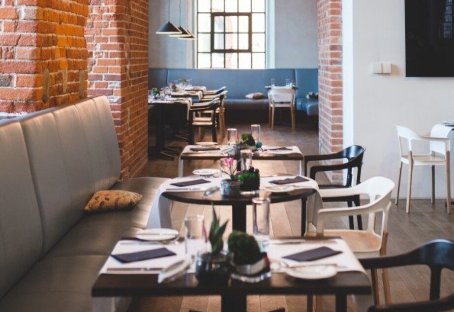 Jakie kolory wpływają na lepszy nastrój gości w restauracji?