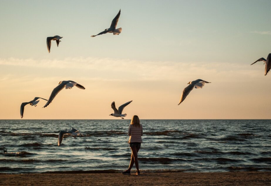 Dlaczego kobiety sukcesu coraz częściej szukają ciszy?