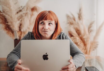 Strony, które działają jak maszyny do zarabiania – wywiad z Aleksandrą Machnicką, twórczynią marki Webear Space