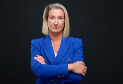 Karolina Dorywalska – zna język funduszy europejskich, ale równie dobrze rozumie język kobiecych wyzwań w biznesie.