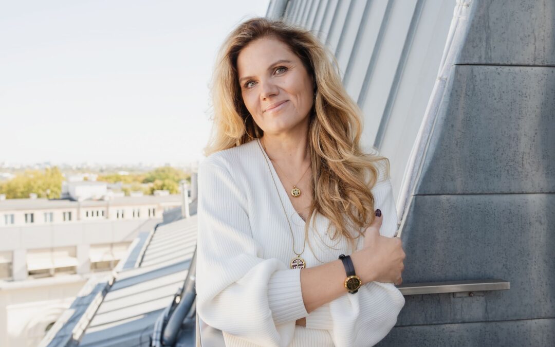 Edyta Tecław (Via Aroma): Biżuteria, która pachnie. Zapach, który wspiera. Sztuka codzienności zamknięta w kropli.