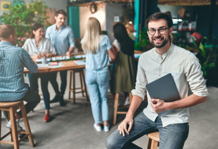Bez pracy, ale nie bez perspektyw? Wrześniowy raport o rynku pracy